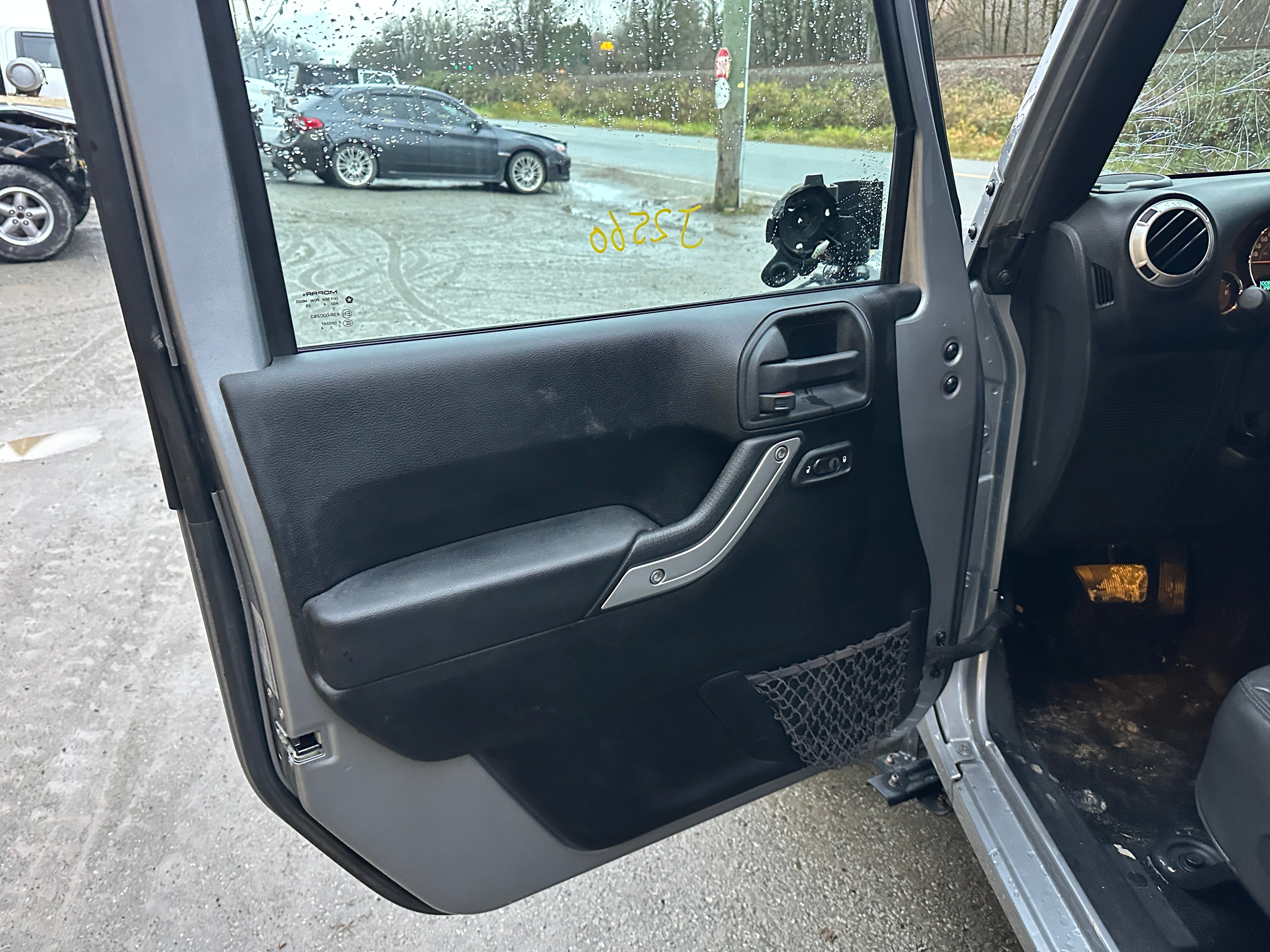 2015 Jeep Wrangler JK Unlimited Sahara 3.6 – J2560