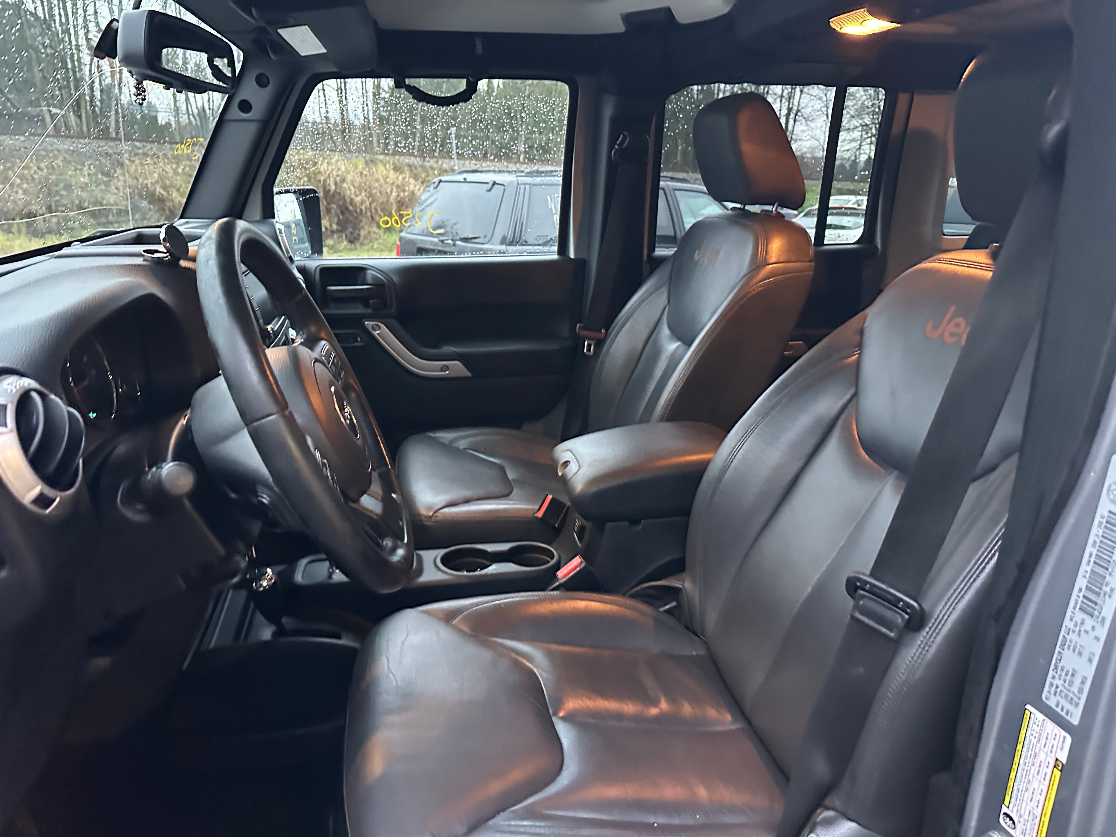 2015 Jeep Wrangler JK Unlimited Sahara 3.6 – J2560