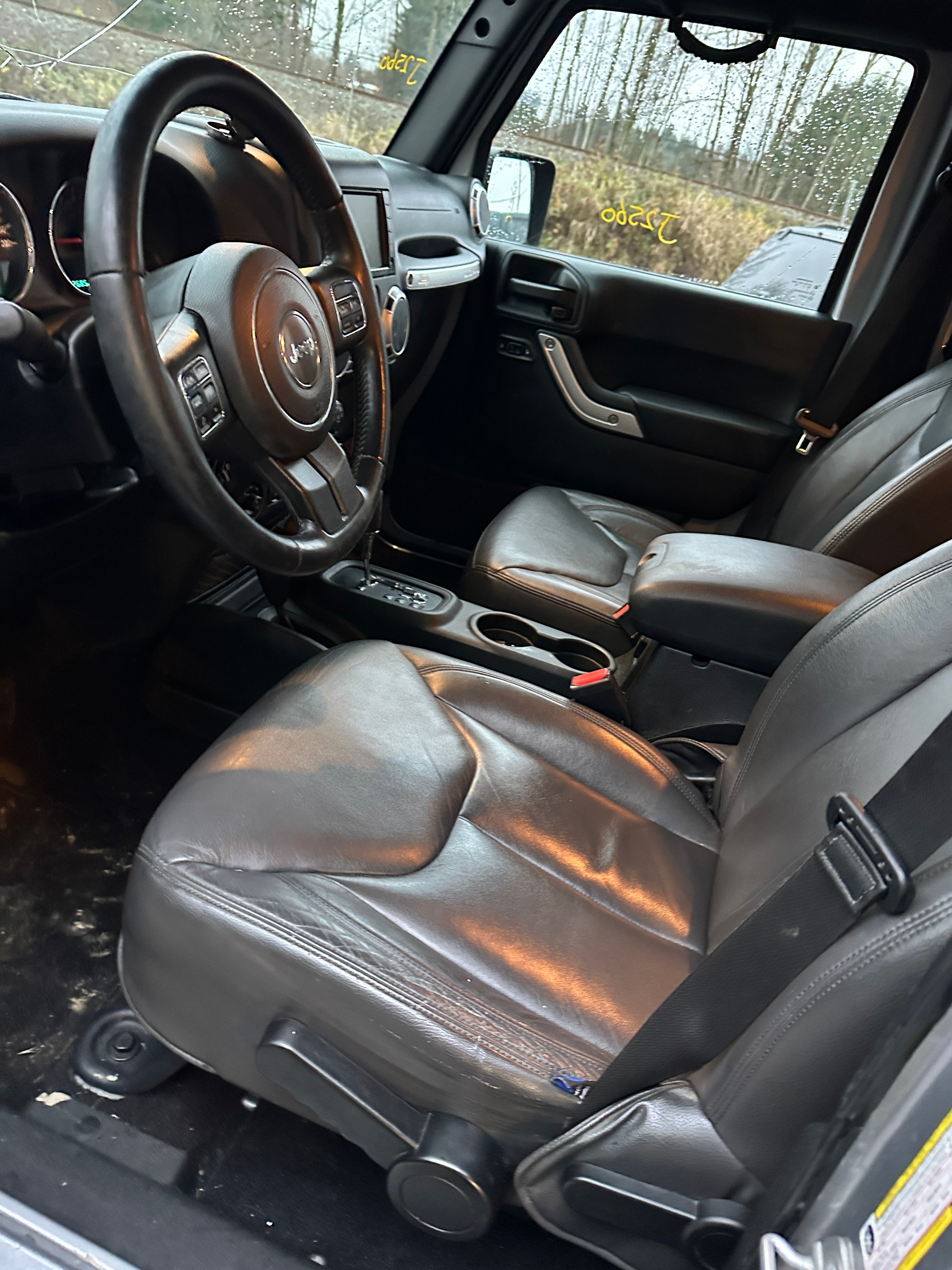 2015 Jeep Wrangler JK Unlimited Sahara 3.6 – J2560