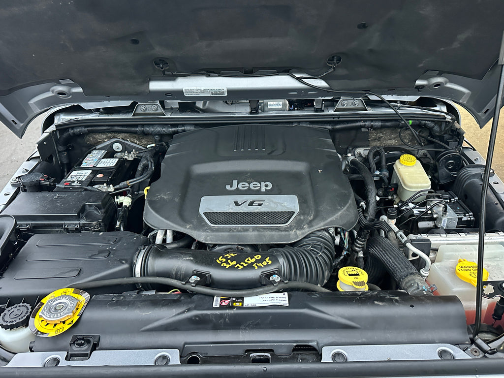 2015 Jeep Wrangler JK Unlimited Sahara 3.6 – J2560