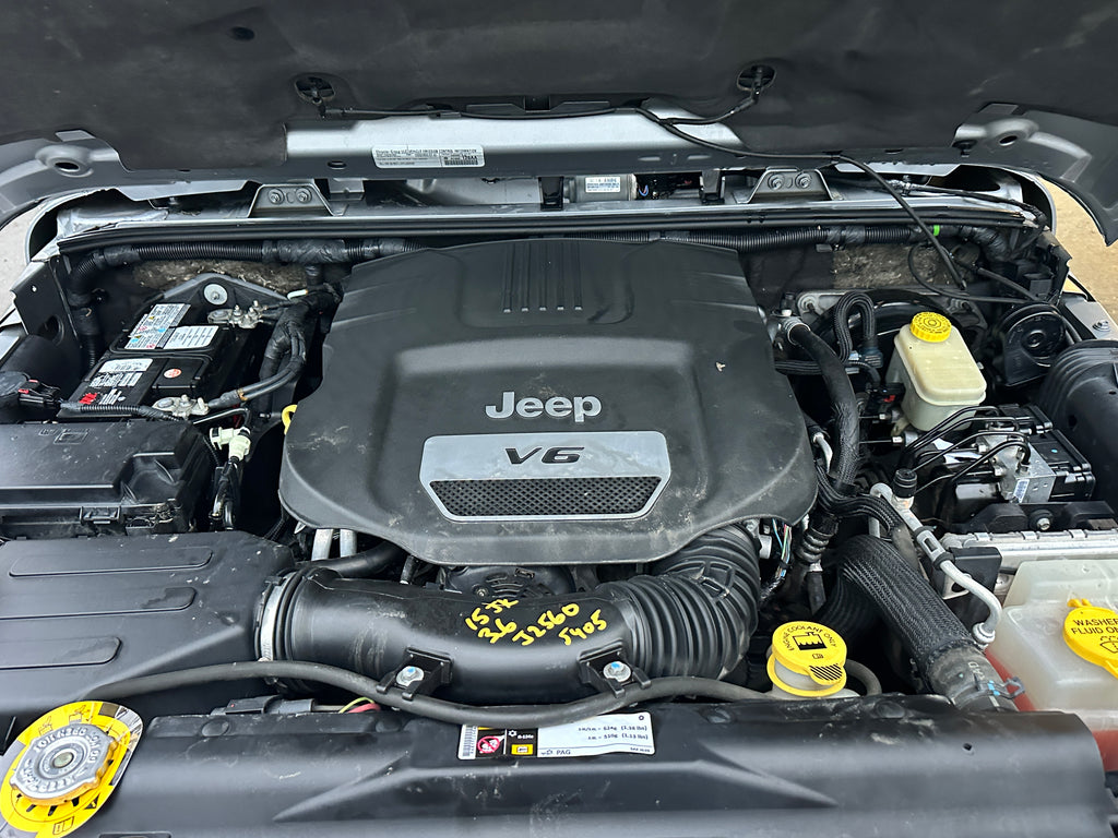 2015 Jeep Wrangler JK Unlimited Sahara 3.6 – J2560
