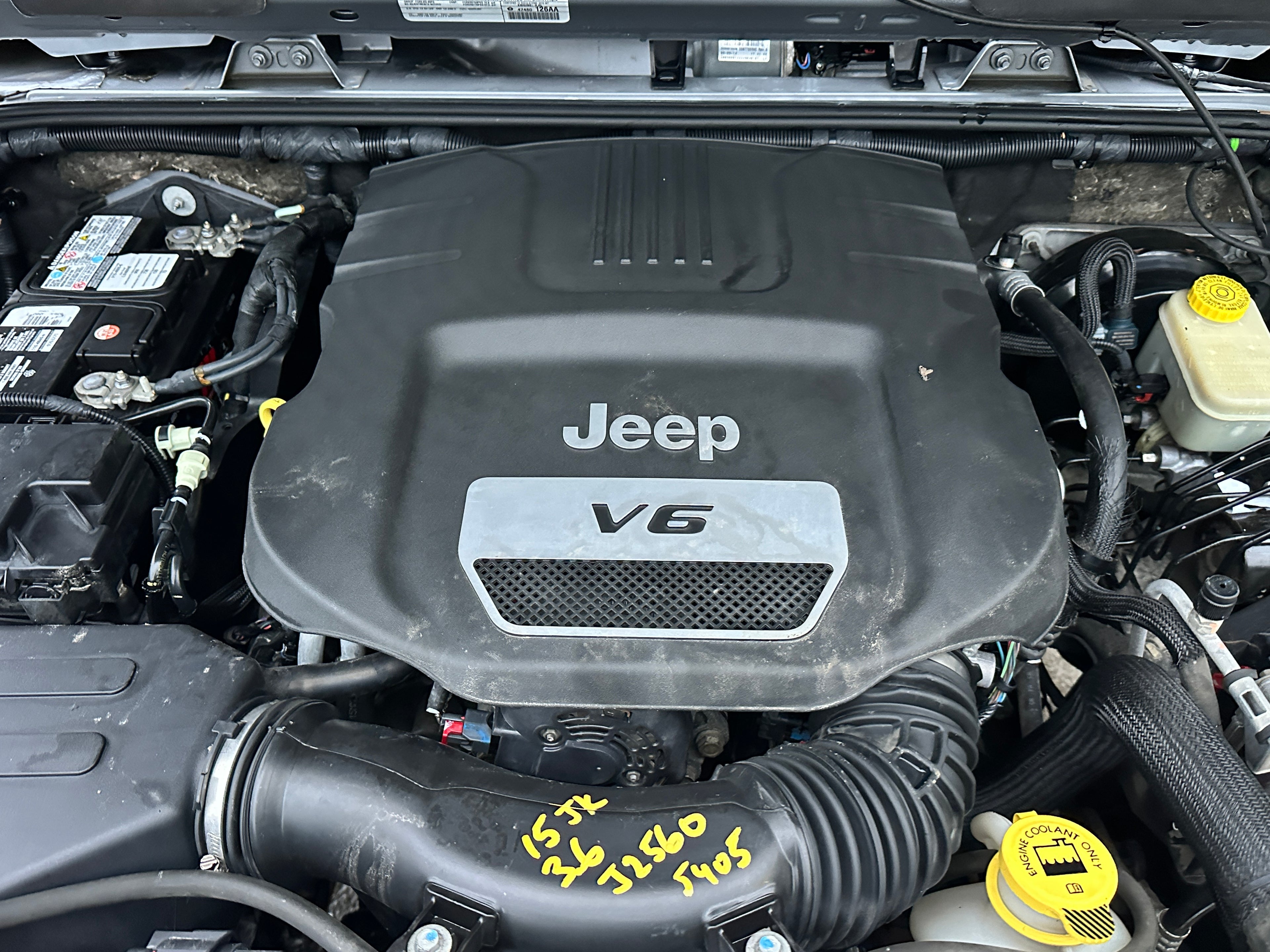 2015 Jeep Wrangler JK Unlimited Sahara 3.6 – J2560