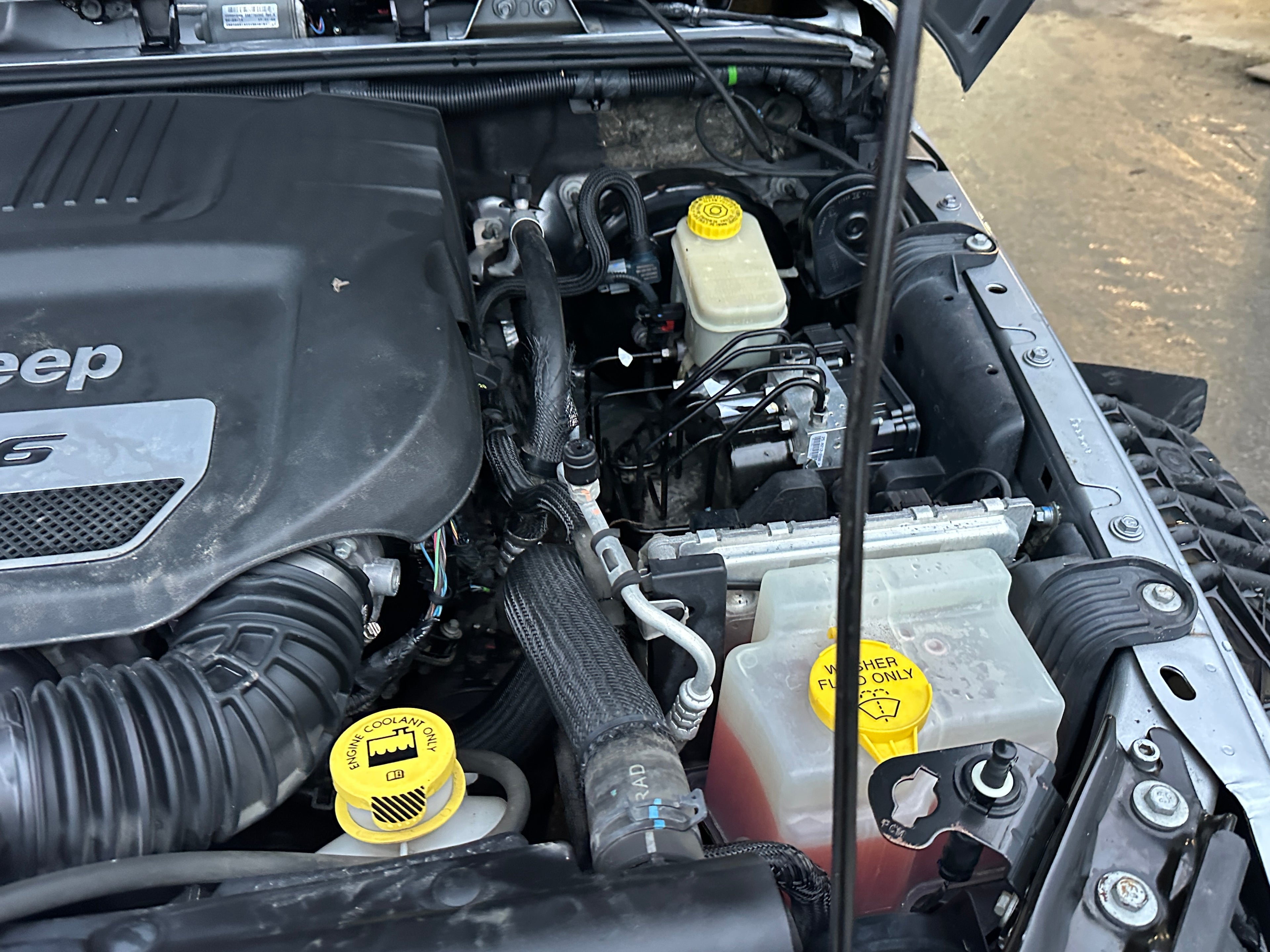 2015 Jeep Wrangler JK Unlimited Sahara 3.6 – J2560