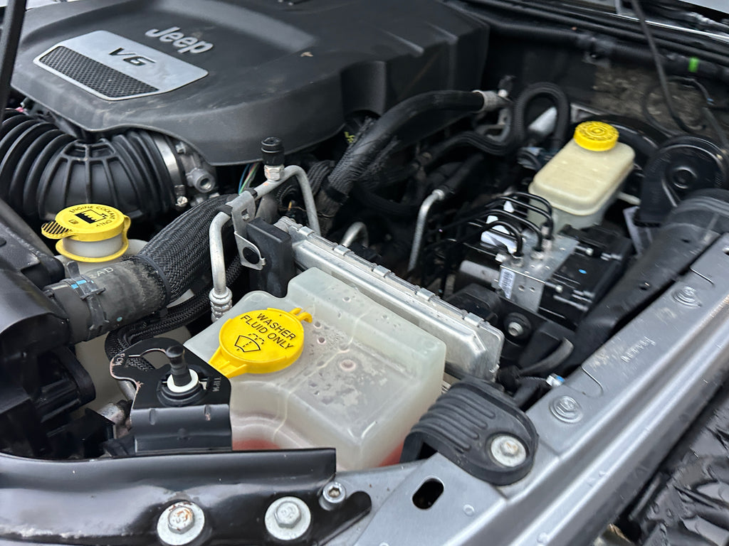 2015 Jeep Wrangler JK Unlimited Sahara 3.6 – J2560