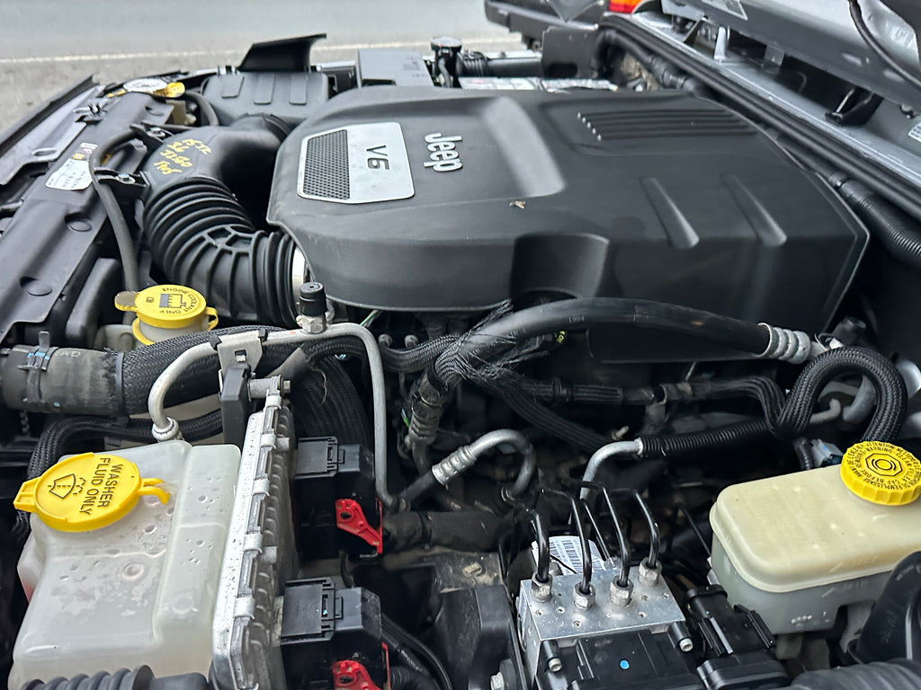 2015 Jeep Wrangler JK Unlimited Sahara 3.6 – J2560