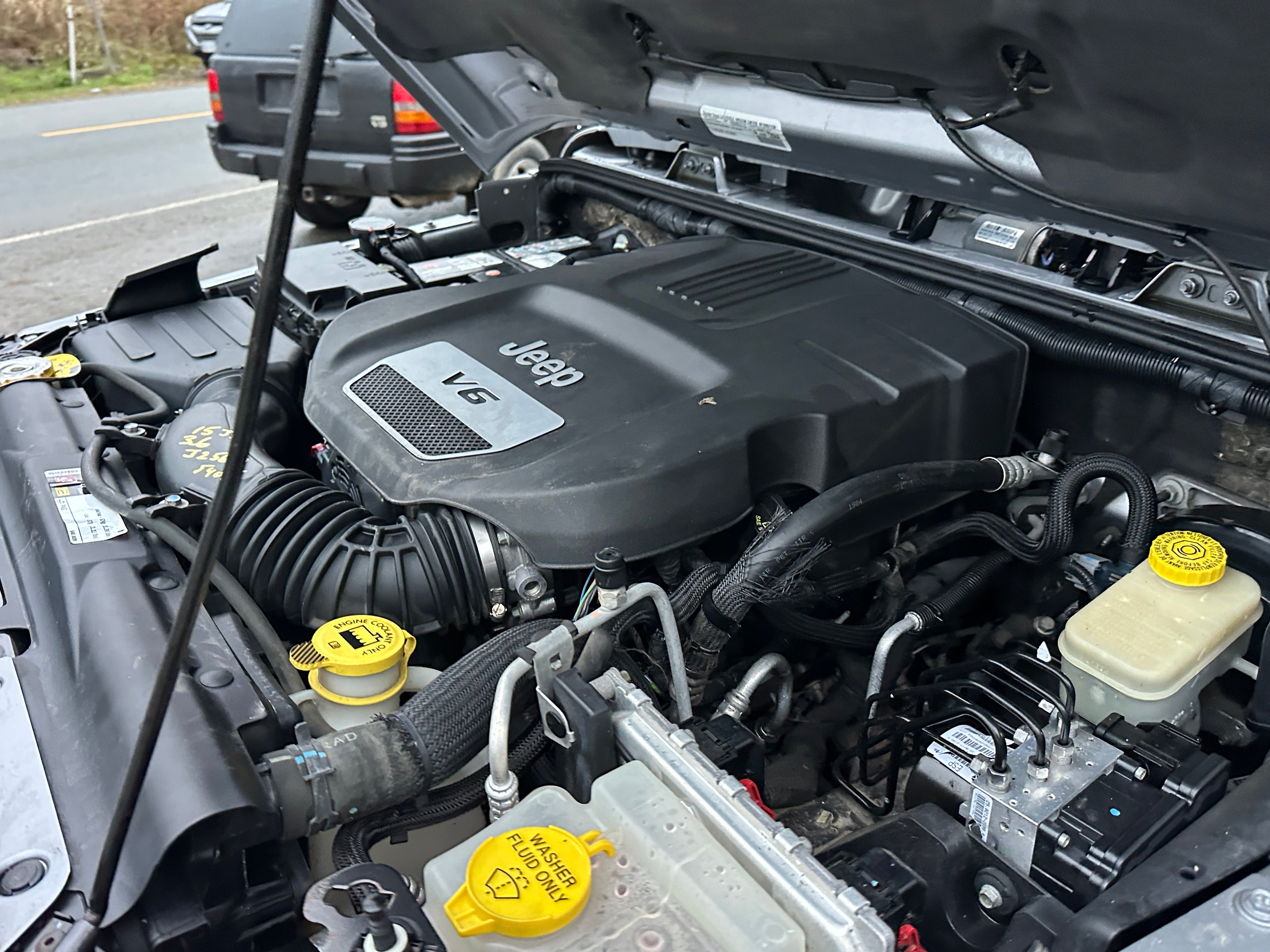 2015 Jeep Wrangler JK Unlimited Sahara 3.6 – J2560