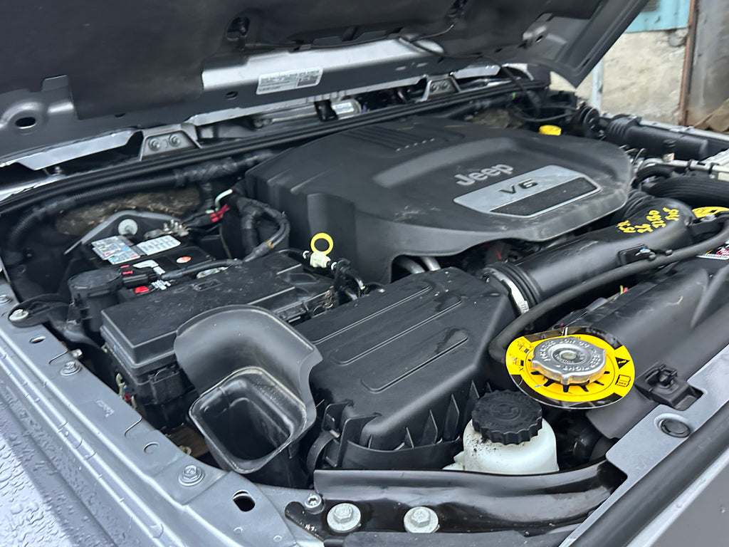 2015 Jeep Wrangler JK Unlimited Sahara 3.6 – J2560