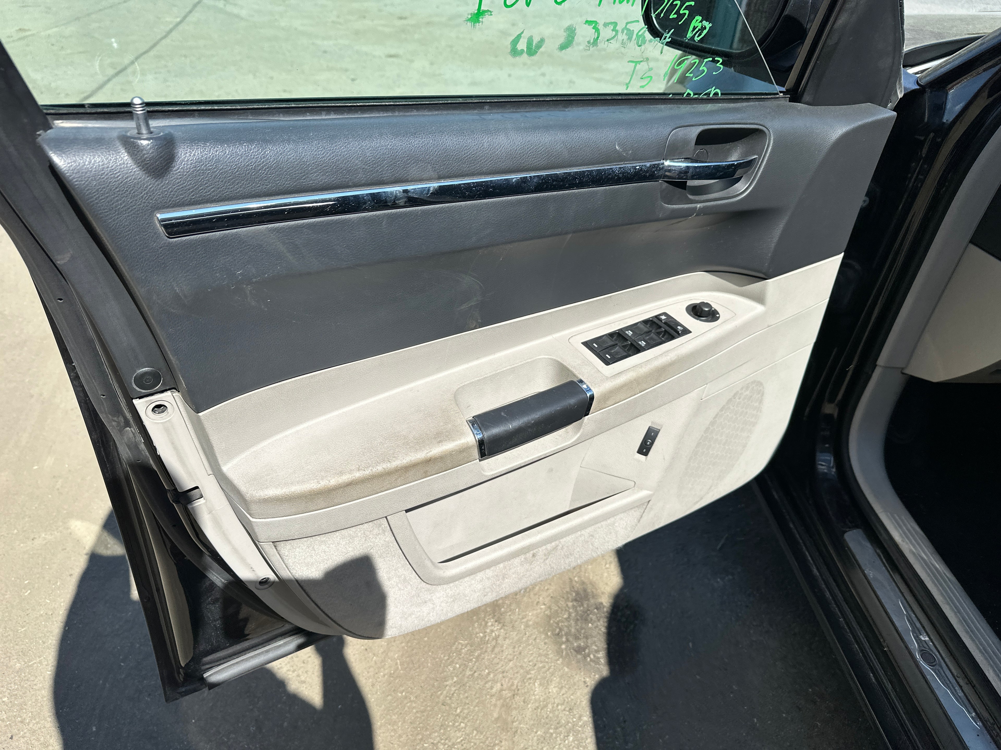 2006 Chrysler 300 SRT8 6.1 – CH2501