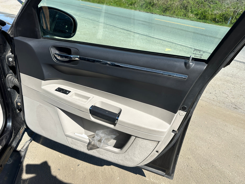 2006 Chrysler 300 SRT8 6.1 – CH2501