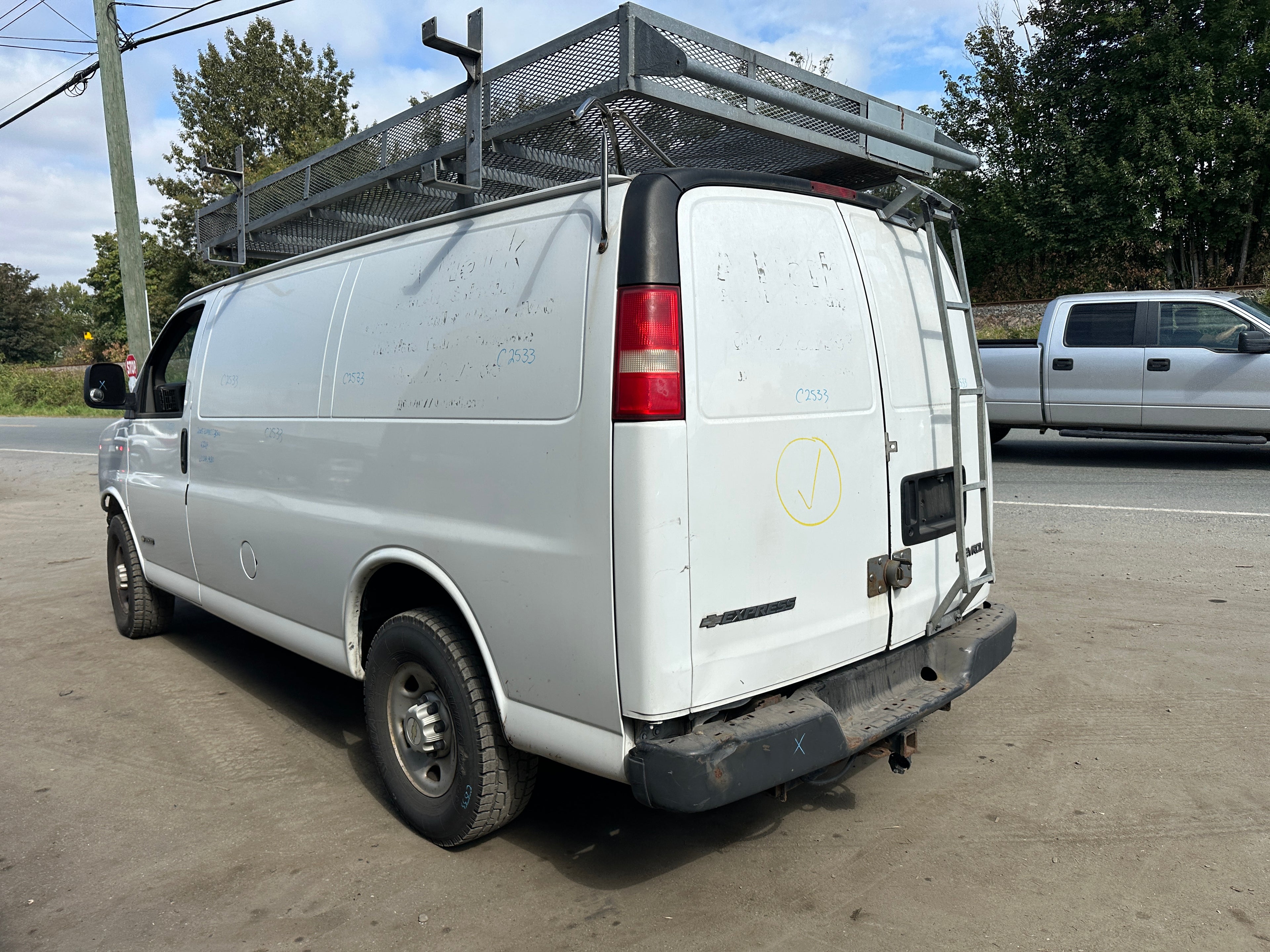 2005 Chevrolet Express G3500 6.0 – C2533