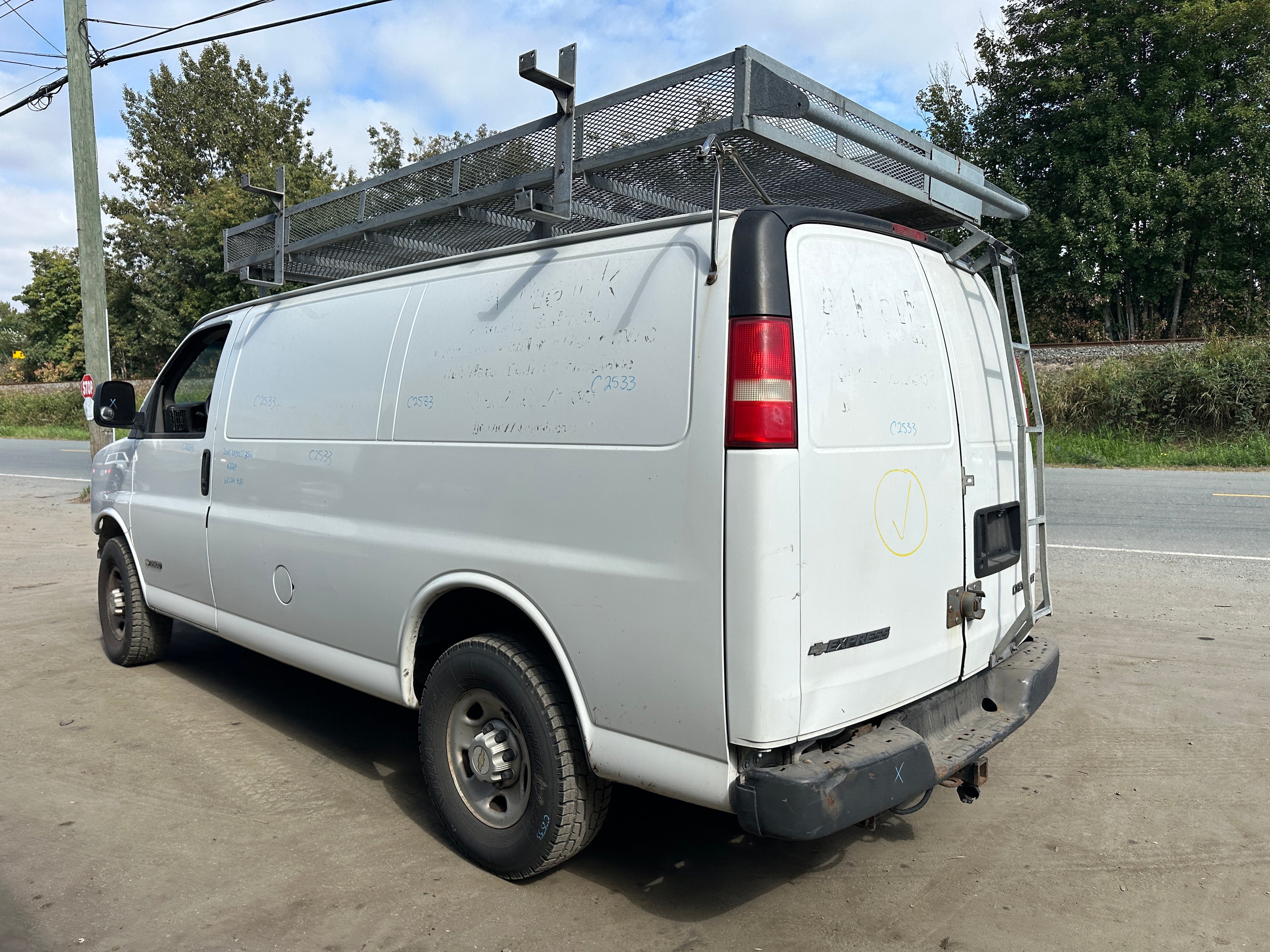 2005 Chevrolet Express G3500 6.0 – C2533