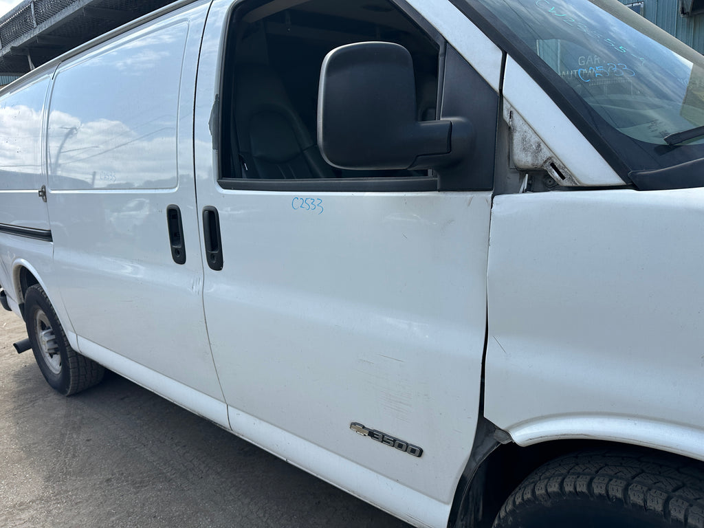 2005 Chevrolet Express G3500 6.0 – C2533