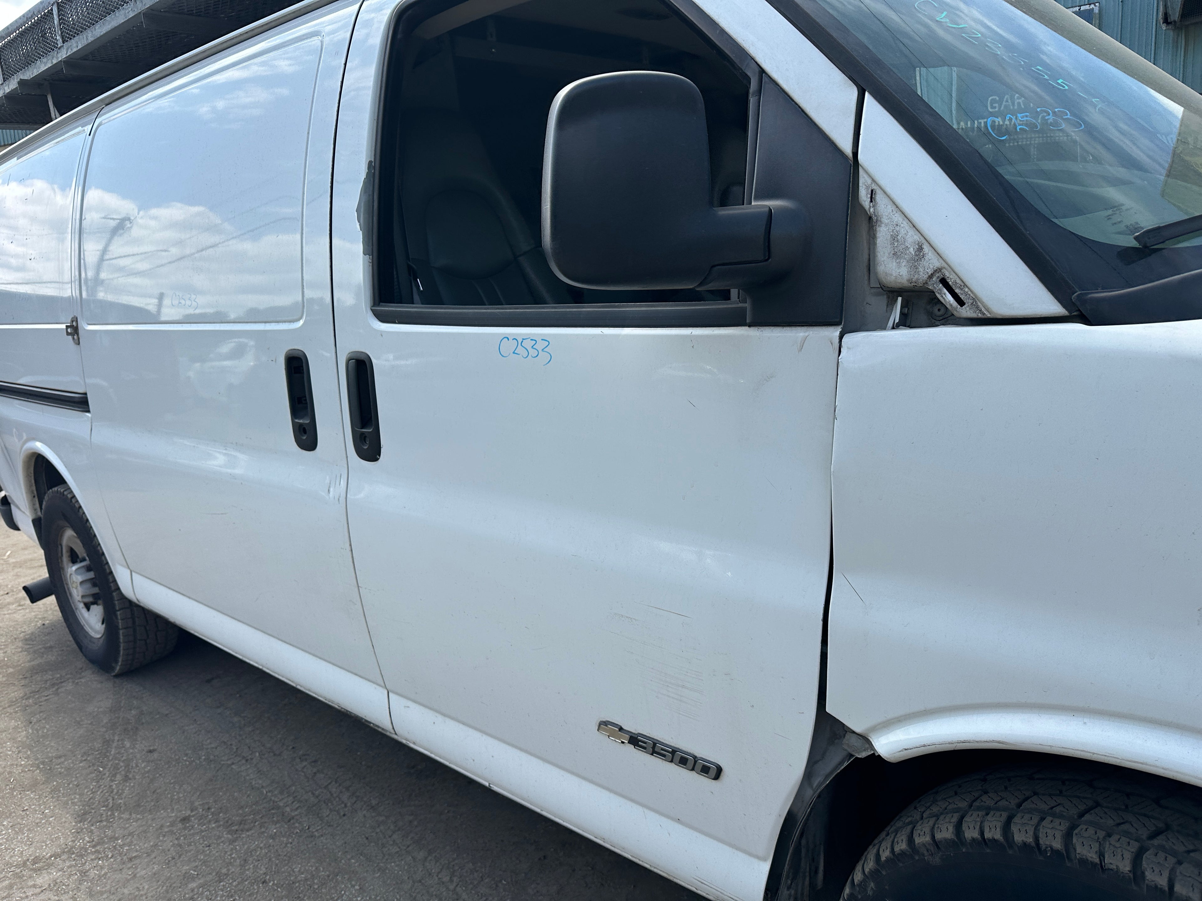 2005 Chevrolet Express G3500 6.0 – C2533