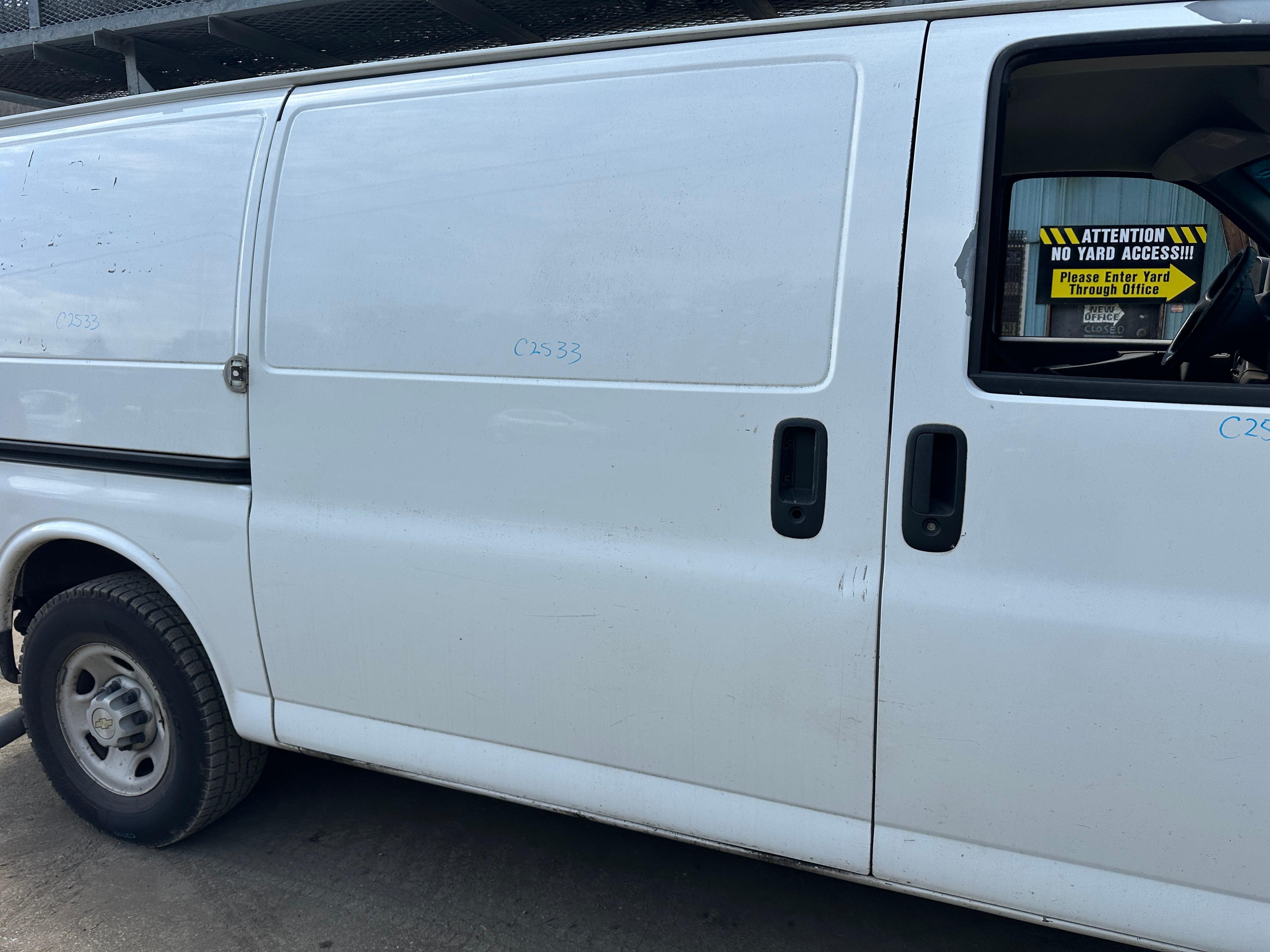 2005 Chevrolet Express G3500 6.0 – C2533