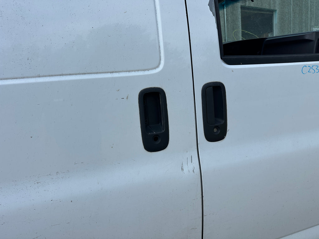 2005 Chevrolet Express G3500 6.0 – C2533