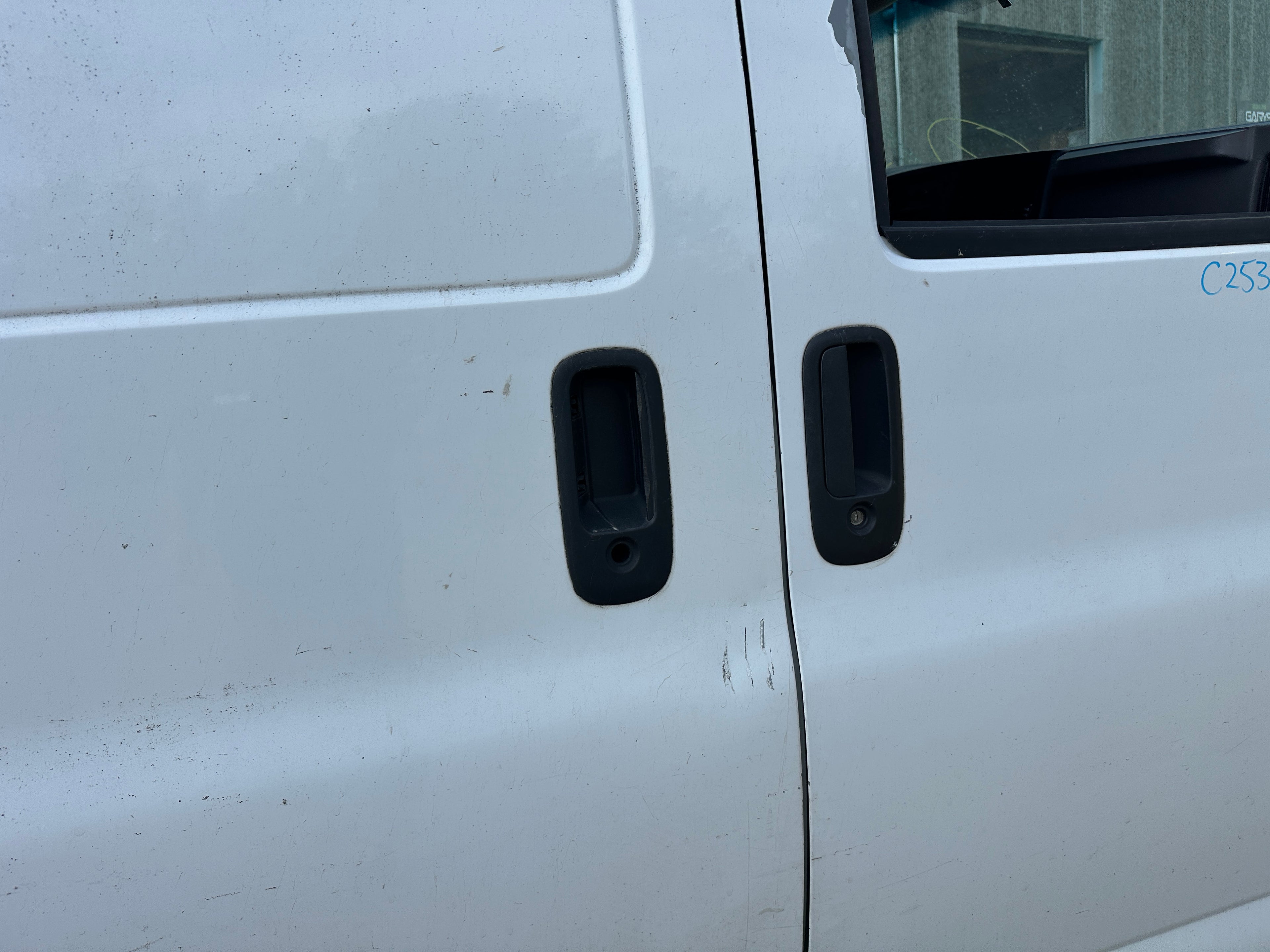 2005 Chevrolet Express G3500 6.0 – C2533