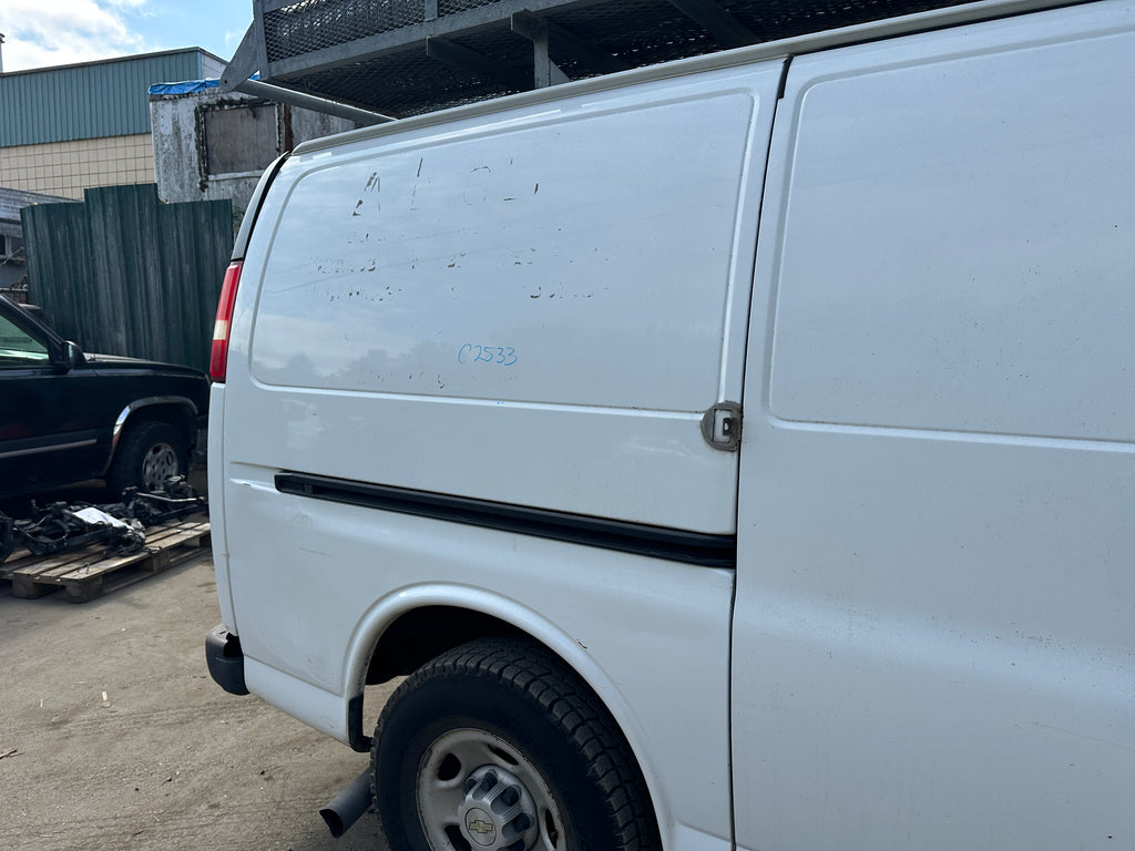 2005 Chevrolet Express G3500 6.0 – C2533