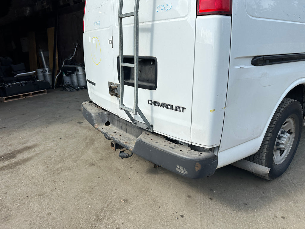 2005 Chevrolet Express G3500 6.0 – C2533