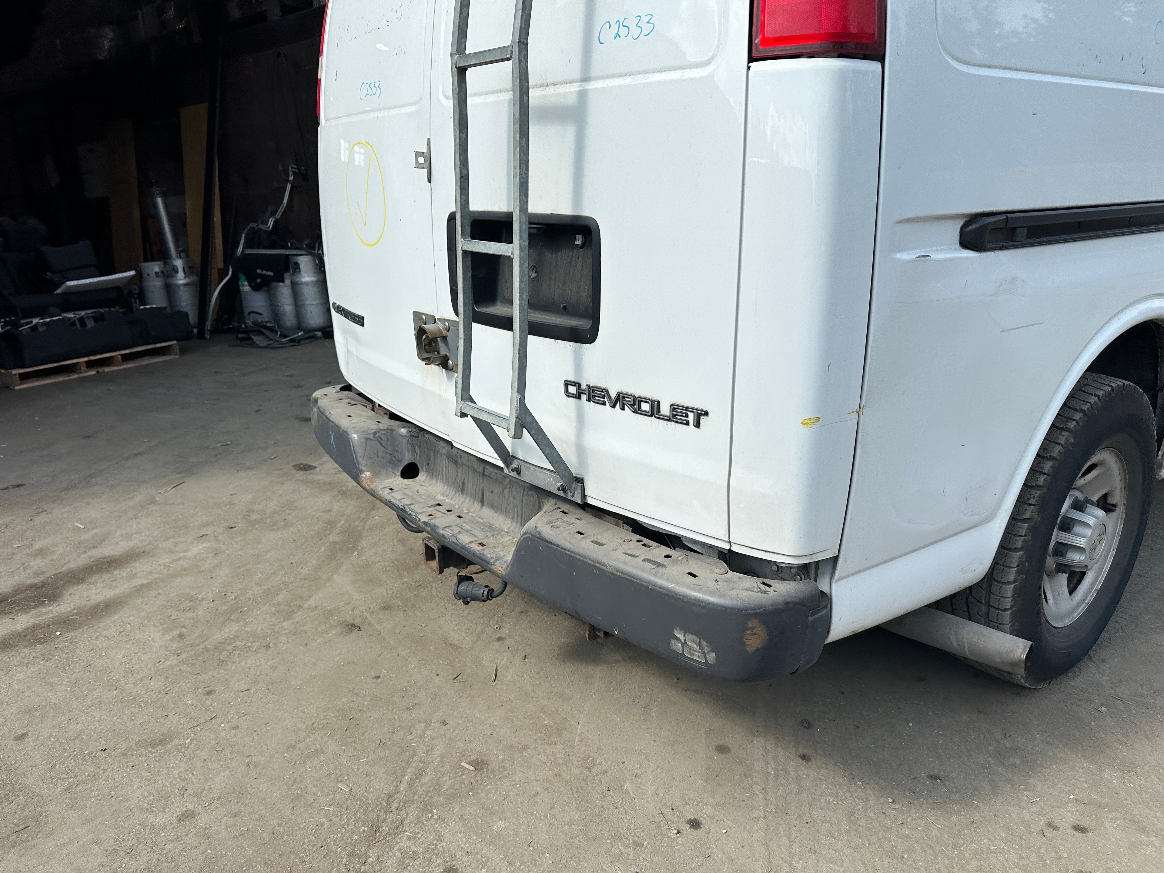 2005 Chevrolet Express G3500 6.0 – C2533