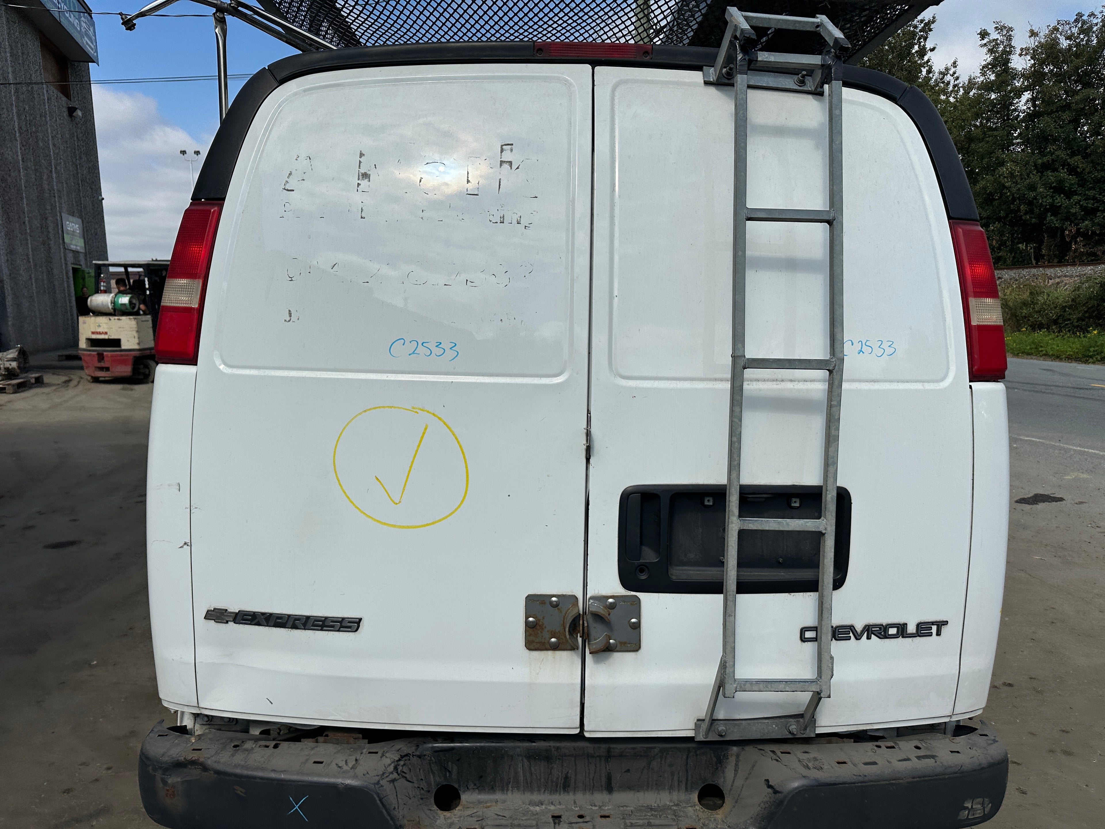 2005 Chevrolet Express G3500 6.0 – C2533