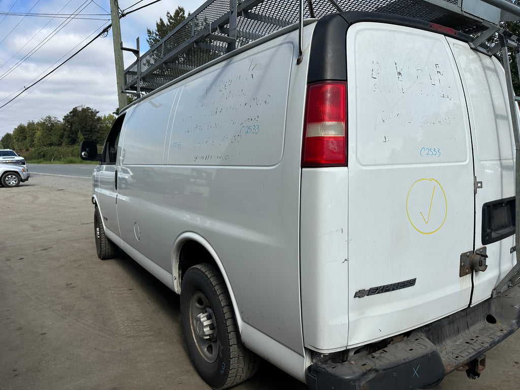 2005 Chevrolet Express G3500 6.0 – C2533