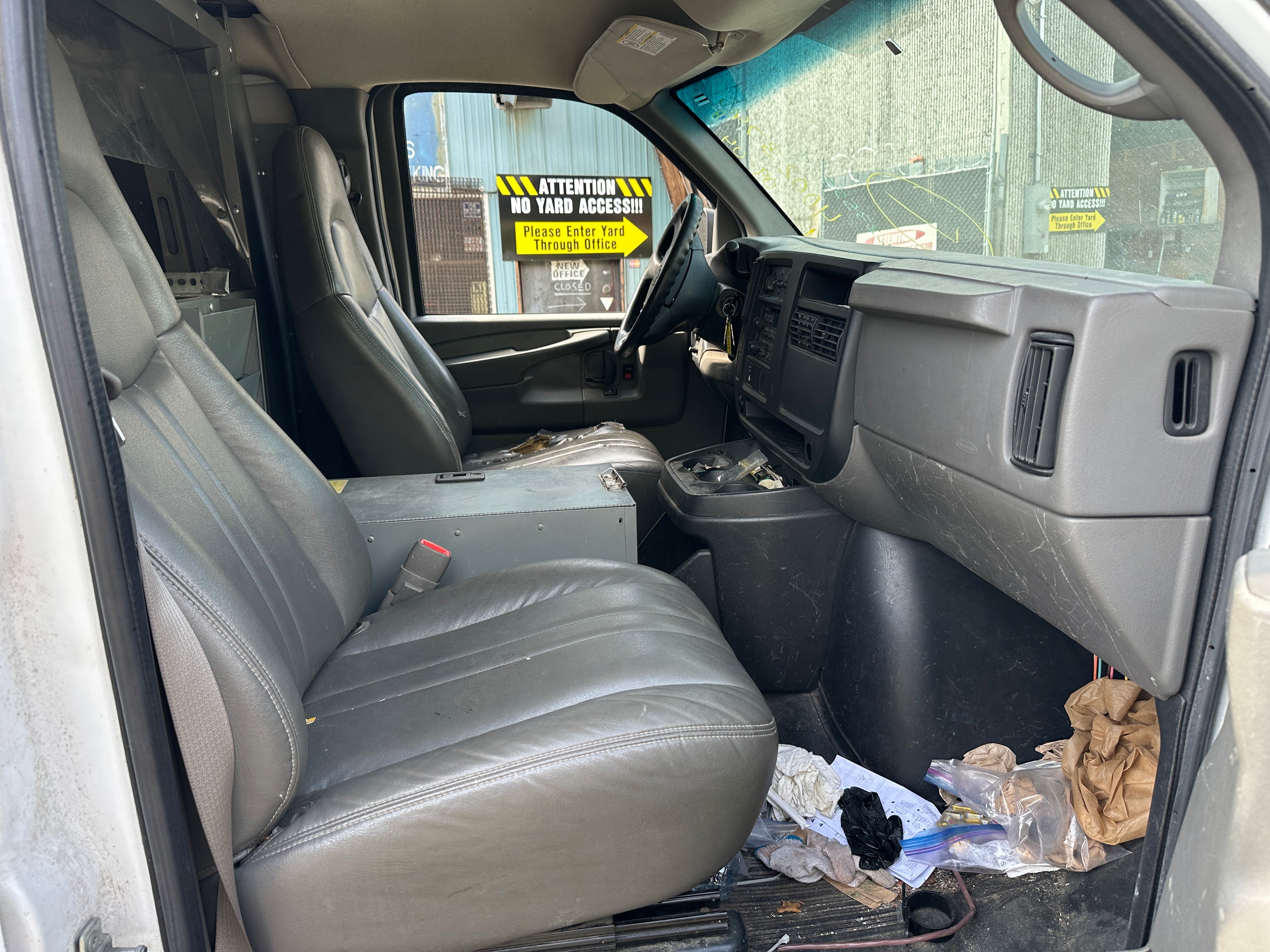 2005 Chevrolet Express G3500 6.0 – C2533