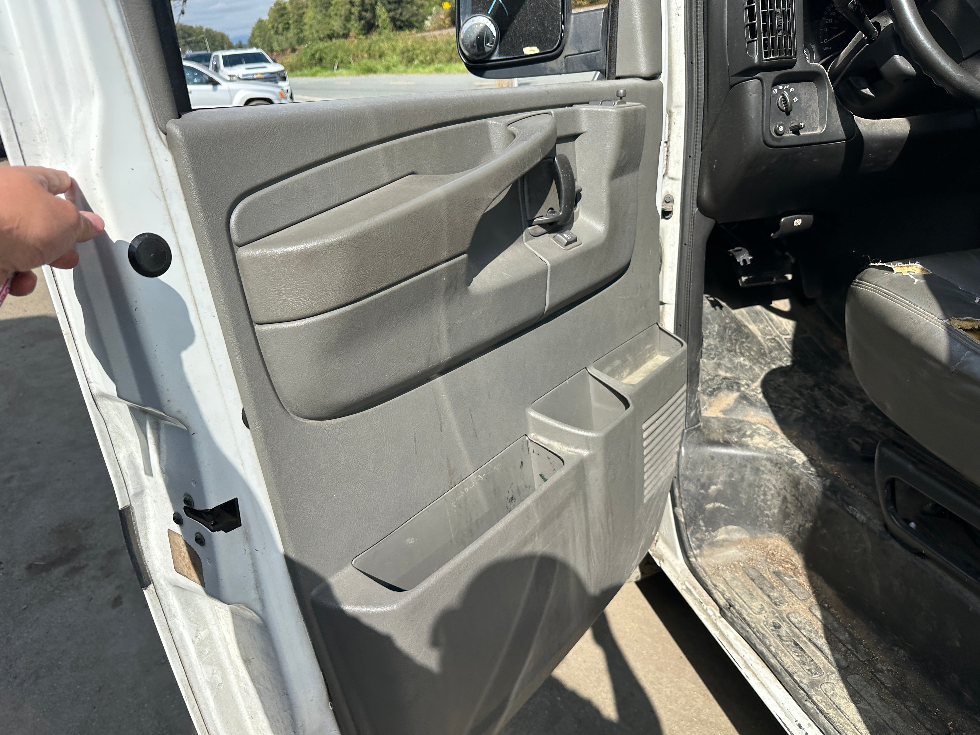 2005 Chevrolet Express G3500 6.0 – C2533