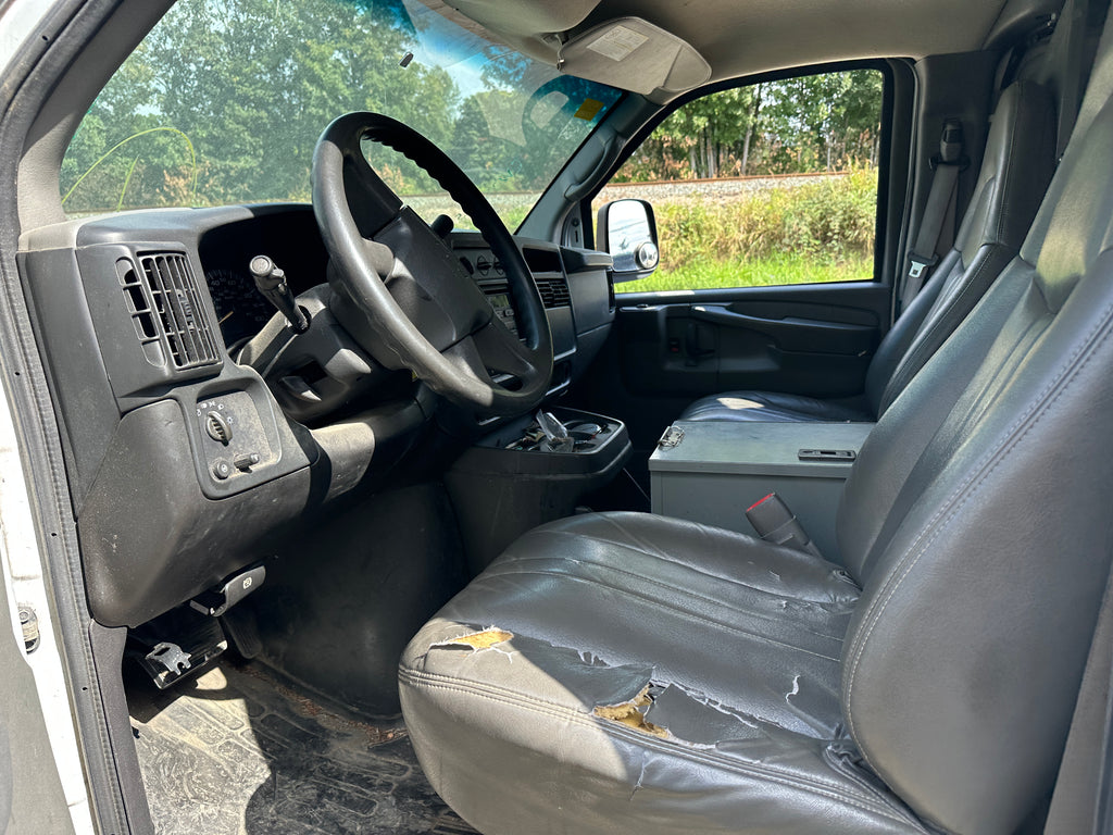 2005 Chevrolet Express G3500 6.0 – C2533